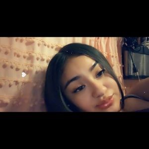 Meet your Posher, Estefania